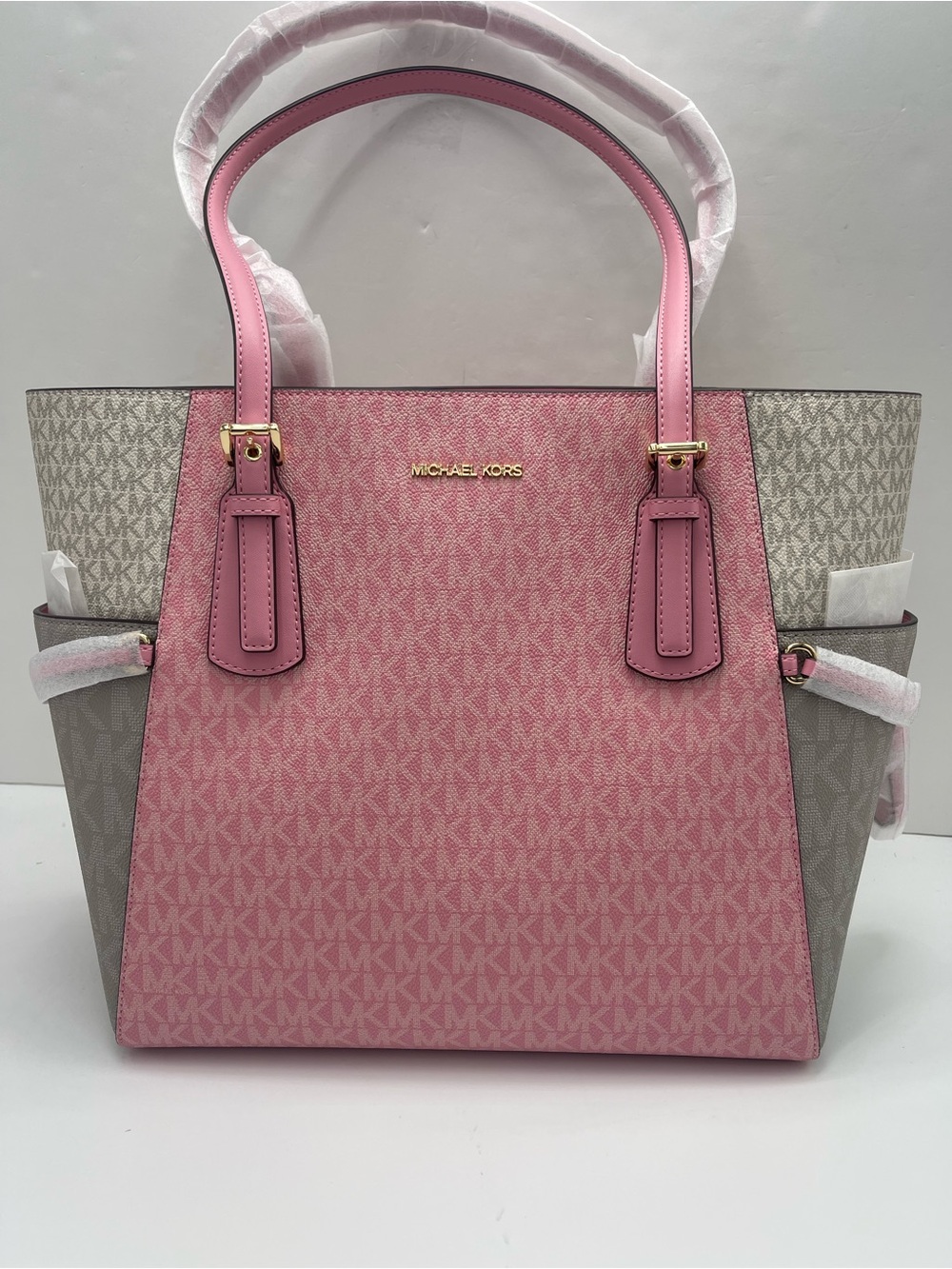 MICHAEL KORS Voyager Lg Color-Block Signature Logo Top Zip EW Shoulder Tote
NWT